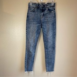 Carly Jean Los Angeles Distressed Frayed Hem Jeans